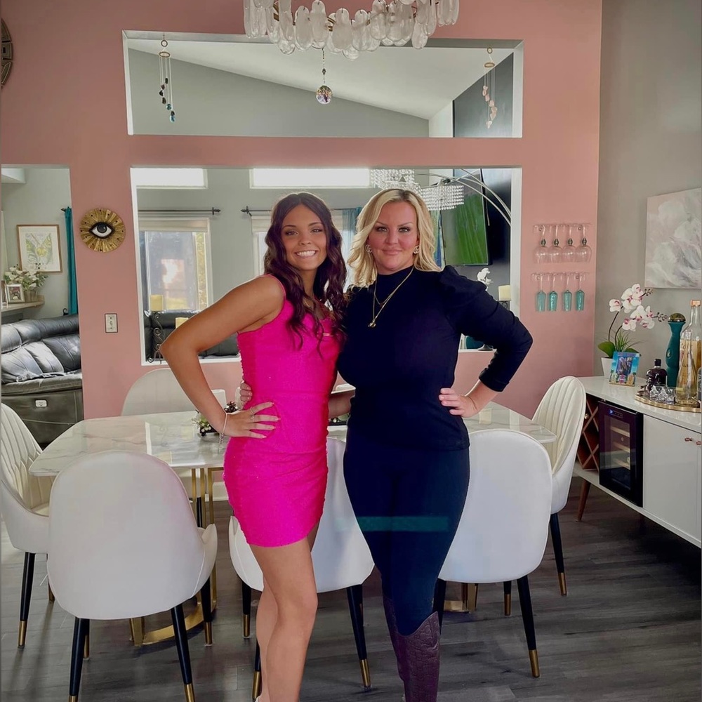 Meet your Poshers, Jenny & Gianna